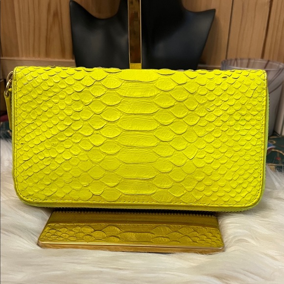 Tory Burch Neon Yellow Green Python Embossed Zipper Long Wallet - Picture 3 of 13